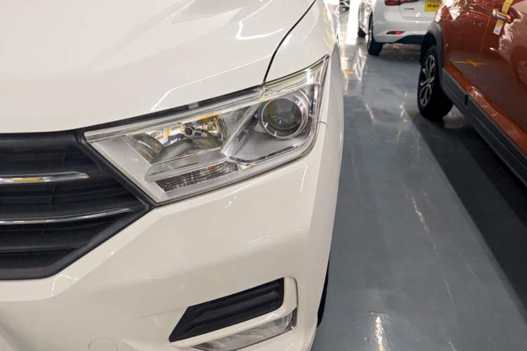 Used Wuling Hongguang 2021 1.5L Facelifted S Comfort Version with Electric Power Steering LAR Left Front Headlight