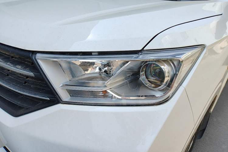 Used Wuling Hongguang 2021 1.5L Revised S Standard Version Hydraulic-Power-Assisted LAR Left Front Headlight
