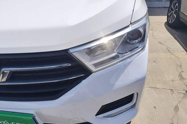 Used Wuling Hongguang 2021 1.5L S Standard Version LAR Left Front Headlight