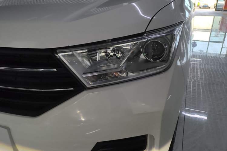 Used Wuling Hongguang 2021 1.5L Revised S Standard Version with Electric Power Steering LAR Left Front Headlight