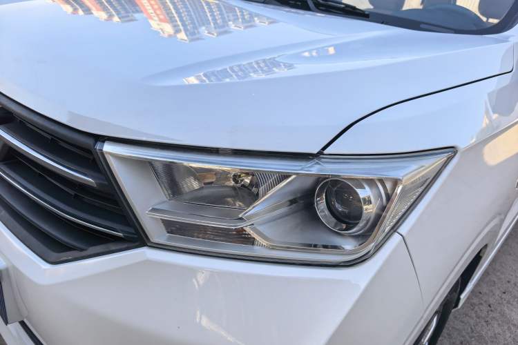 Used Wuling Hongguang 2021 1.5L S Standard Version LAR Left Front Headlight