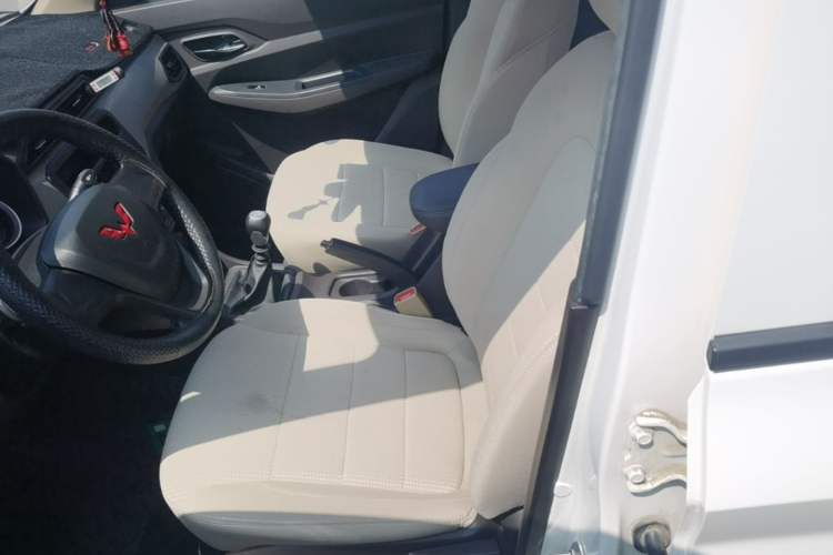 Used Wuling Hongguang 2021 1.5L S Standard Version LAR Left Front Seat