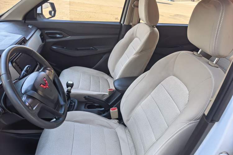 Used Wuling Hongguang 2021 1.5L S Standard Version LAR Left Front Seat