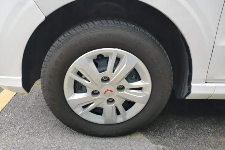 Used Wuling Hongguang 2021 1.5L Revised S Base Version Hydraulic Power Steering LAR Left Front Wheel Hub