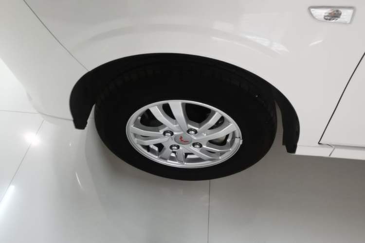 Used Wuling Hongguang 2021 1.5L Revised S Standard Version Hydraulic-Power-Assisted LAR Left Front Wheel Hub