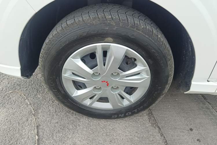 Used Wuling Hongguang 2021 1.5L S Base Version LAR Left Front Wheel Hub