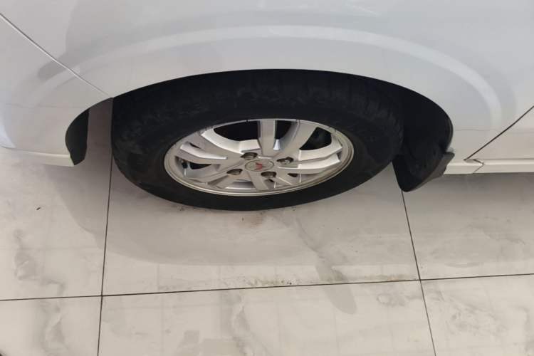 Used Wuling Hongguang 2021 1.5L S Comfort Edition LAR Left Front Wheel Hub