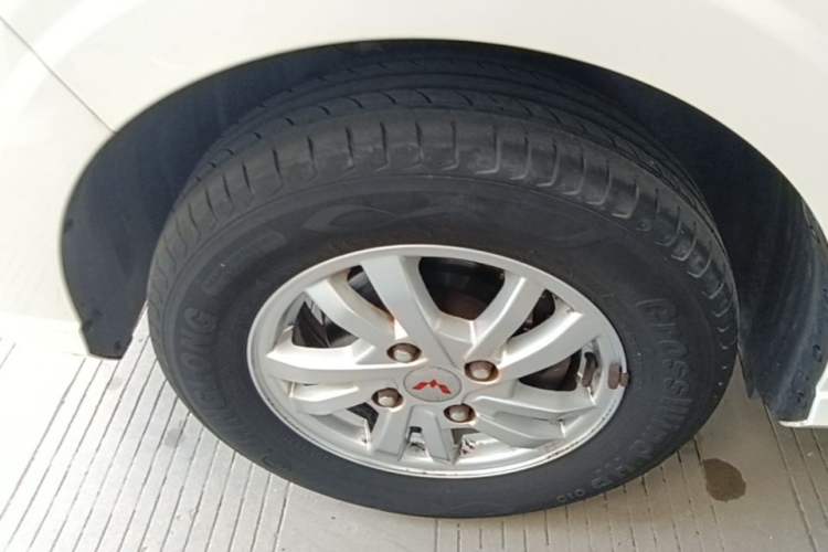 Used Wuling Hongguang 2021 1.5L Revised S Standard Version Hydraulic-Power-Assisted LAR Left Front Wheel Hub