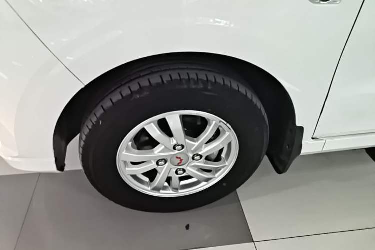 Used Wuling Hongguang 2021 1.5L Facelifted S Comfort Version with Electric Power Steering LAR Left Front Wheel Hub