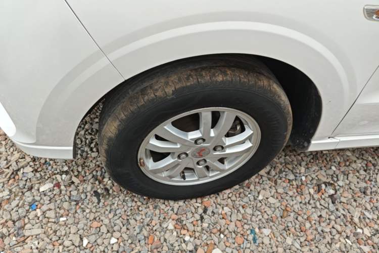 Used Wuling Hongguang 2021 1.5L Facelifted S Comfort Version with Electric Power Steering LAR Left Front Wheel Hub
