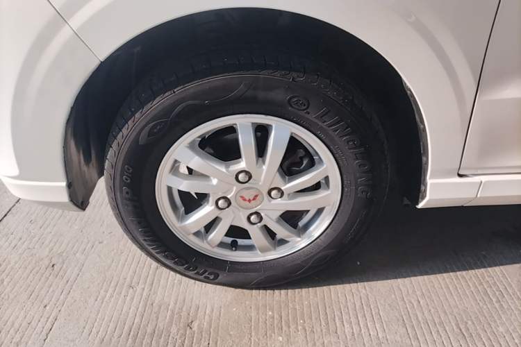 Used Wuling Hongguang 2021 1.5L Revised S Standard Version with Electric Power Steering LAR Left Front Wheel Hub