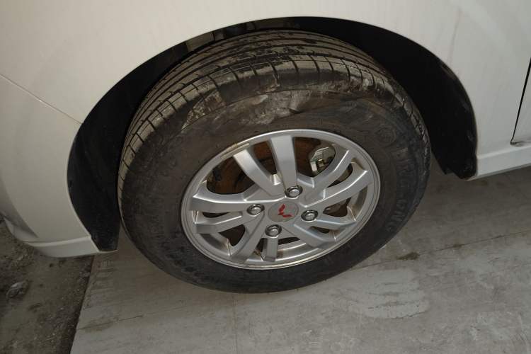 Used Wuling Hongguang 2021 1.5L Revised S Standard Version with Electric Power Steering LAR Left Front Wheel Hub