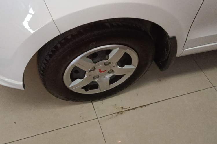 Used Wuling Hongguang 2021 1.5L Revised S Base Version with Electric Power Steering LAR Left Front Wheel Hub