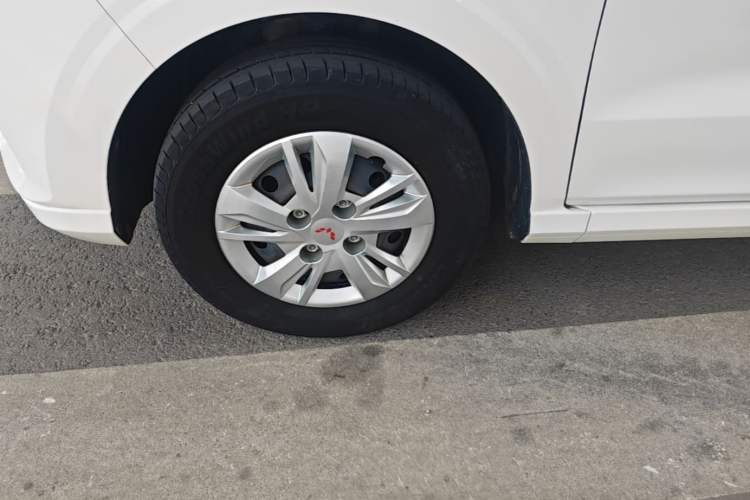 Used Wuling Hongguang 2021 1.5L Revised S Standard Version with Electric Power Steering LAR Left Front Wheel Hub