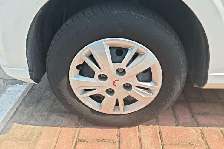 Used Wuling Hongguang 2021 1.5L Revised S Base Version Hydraulic Power Steering LAR Left Front Wheel Hub