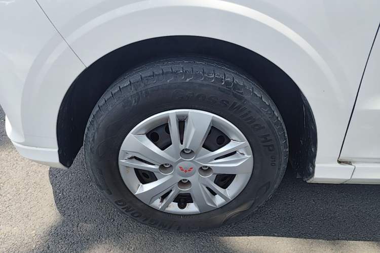Used Wuling Hongguang 2021 1.5L Revised S Standard Version with Electric Power Steering LAR Left Front Wheel Hub