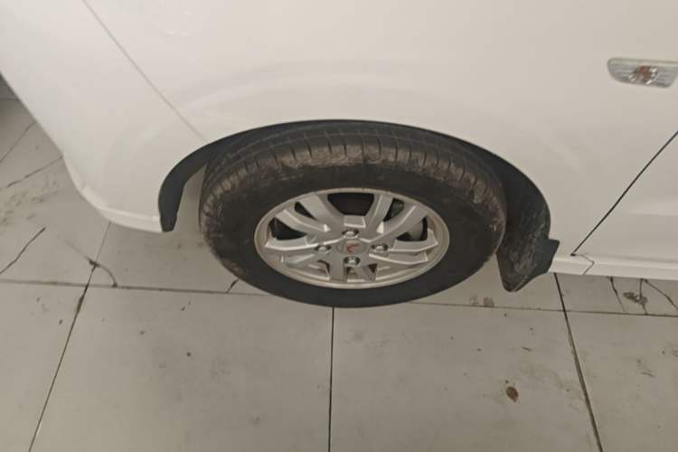 Used Wuling Hongguang 2021 1.5L Facelifted S Comfort Version with Electric Power Steering LAR Left Front Wheel Hub
