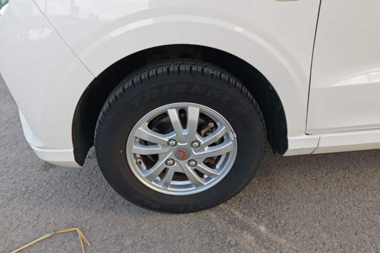 Used Wuling Hongguang 2021 1.5L Revised S Standard Version with Electric Power Steering LAR Left Front Wheel Hub