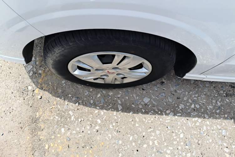 Used Wuling Hongguang 2021 1.5L Revised S Base Version with Electric Power Steering LAR Left Front Wheel Hub