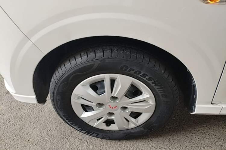 Used Wuling Hongguang 2021 1.5L Revised S Standard Version with Electric Power Steering LAR Left Front Wheel Hub