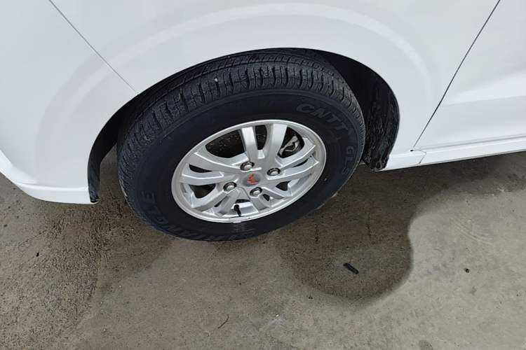 Used Wuling Hongguang 2021 1.5L S Standard Version LAR Left Front Wheel Hub