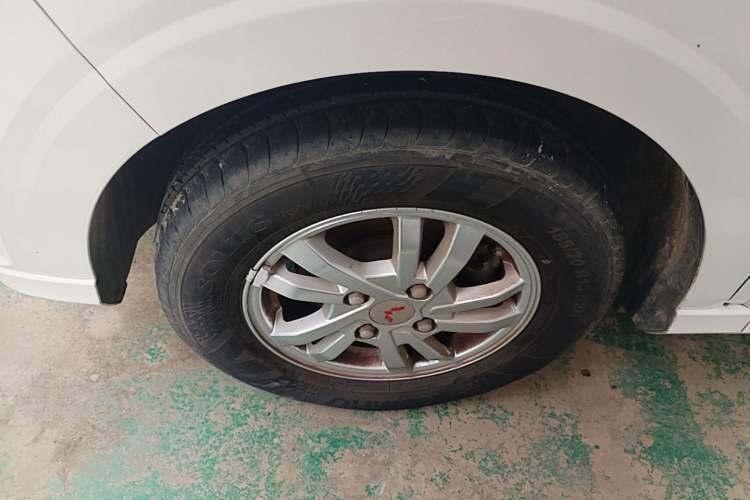 Used Wuling Hongguang 2021 1.5L S Standard Version LAR Left Front Wheel Hub