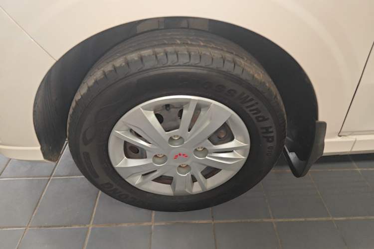 Used Wuling Hongguang 2021 1.5L Revised S Standard Version Hydraulic-Power-Assisted LAR Left Front Wheel Hub