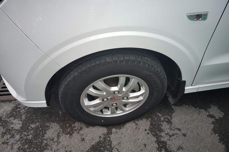 Used Wuling Hongguang 2021 1.5L Revised S Standard Version Hydraulic-Power-Assisted LAR Left Front Wheel Hub