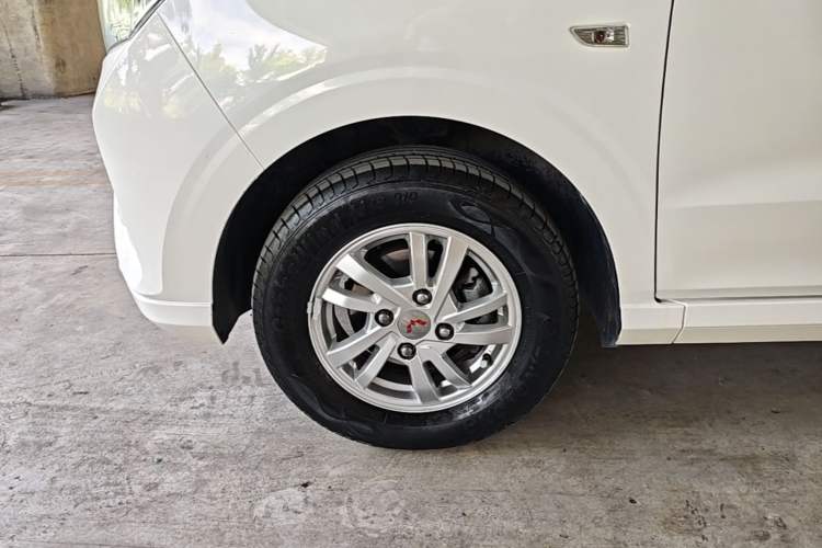 Used Wuling Hongguang 2021 1.5L Revised S Standard Version with Electric Power Steering LAR Left Front Wheel Hub