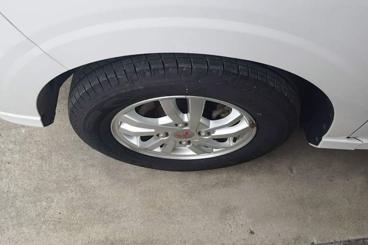 Used Wuling Hongguang 2021 1.5L Facelifted S Comfort Version with Electric Power Steering LAR Left Front Wheel Hub