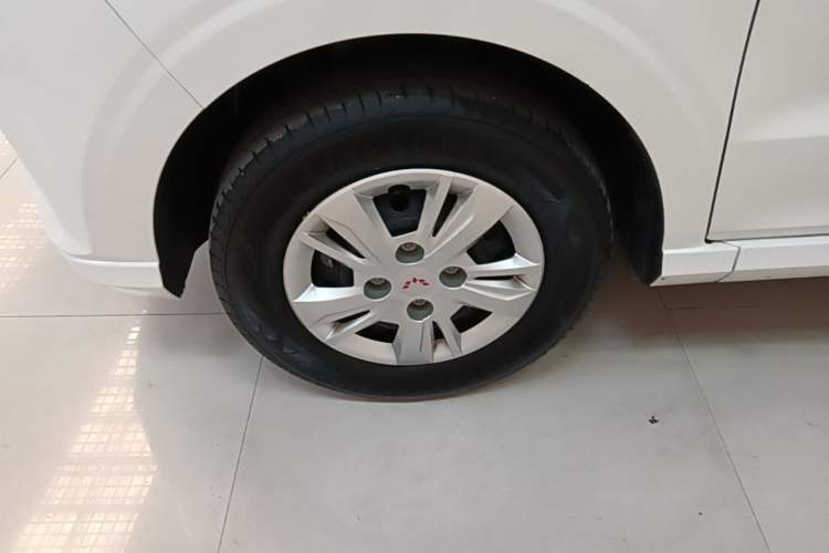 Used Wuling Hongguang 2021 1.5L Revised S Standard Version with Electric Power Steering LAR Left Front Wheel Hub