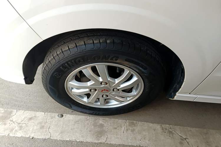 Used Wuling Hongguang 2021 1.5L Revised S Standard Version Hydraulic-Power-Assisted LAR Left Front Wheel Hub