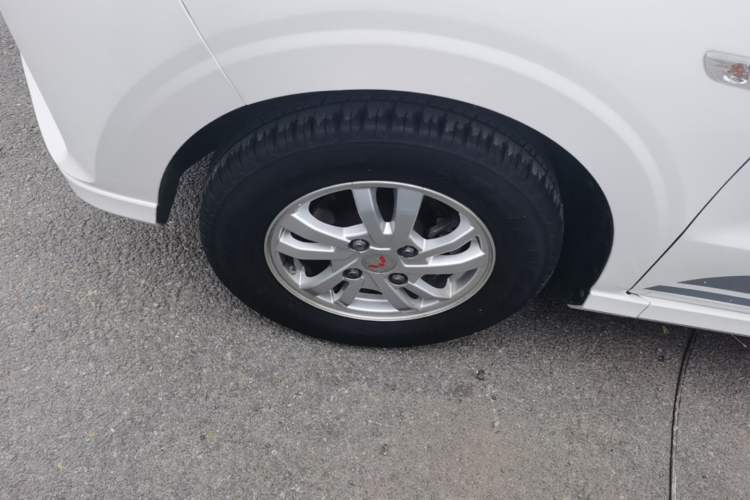 Used Wuling Hongguang 2021 1.5L Facelifted S Comfort Version with Electric Power Steering LAR Left Front Wheel Hub