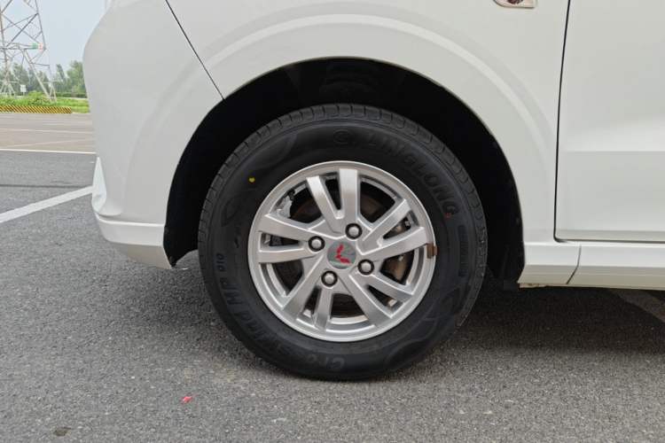 Used Wuling Hongguang 2021 1.5L S Standard Version LAR Left Front Wheel Hub