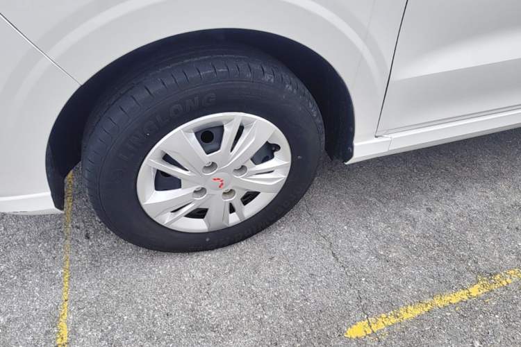 Used Wuling Hongguang 2021 1.5L Revised S Standard Version with Electric Power Steering LAR Left Front Wheel Hub