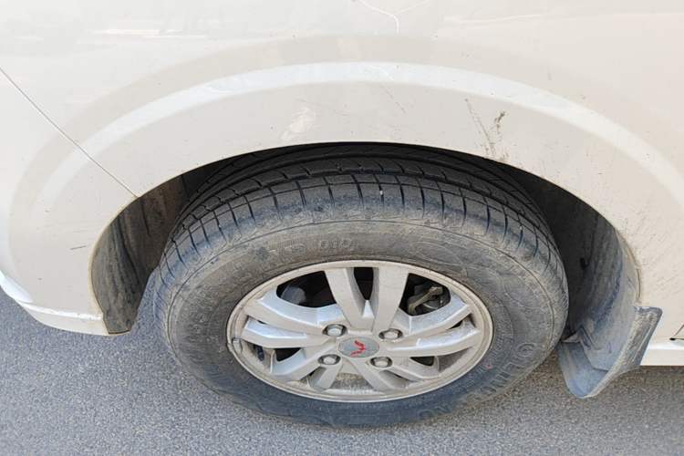 Used Wuling Hongguang 2021 1.5L Revised S Standard Version Hydraulic-Power-Assisted LAR Left Front Wheel Hub
