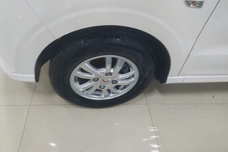 Used Wuling Hongguang 2021 1.5L Revised S Standard Version with Electric Power Steering LAR Left Front Wheel Hub