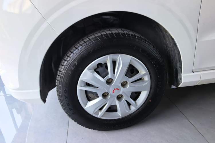 Used Wuling Hongguang 2021 1.5L Revised S Base Version with Electric Power Steering LAR Left Front Wheel Hub
