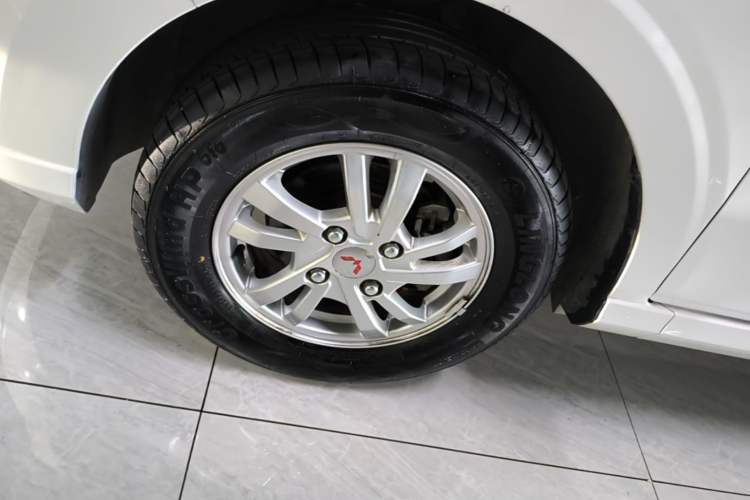 Used Wuling Hongguang 2021 1.5L Revised S Standard Version with Electric Power Steering LAR Left Front Wheel Hub