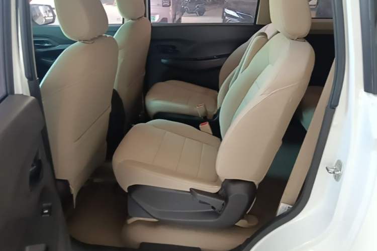 Used Wuling Hongguang 2021 1.5L Revised S Standard Version Hydraulic-Power-Assisted LAR Left Rear Seat
