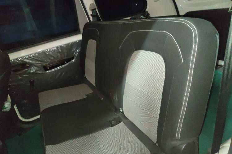 Used Wuling Hongguang 2021 1.5L Restyled S Basic Window-Sealed Car with Electric Power Steering LAR Left Rear Seat
