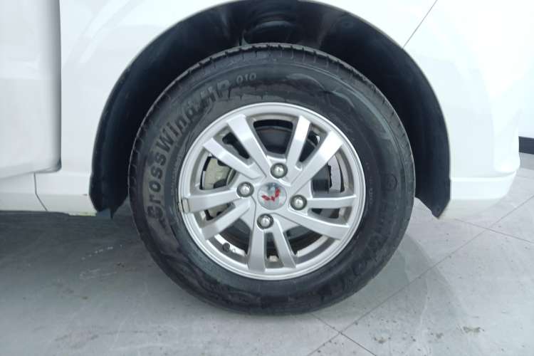 Used Wuling Hongguang 2021 1.5L Revised S Standard Version with Electric Power Steering LAR Left Rear Wheel Hub