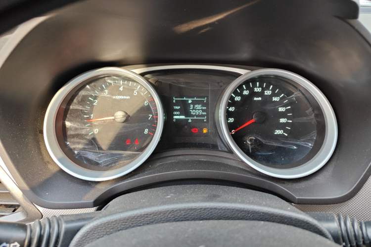 Used Wuling Hongguang 2021 1.5L Facelifted S Comfort Version with Electric Power Steering LAR Odometer Close Up