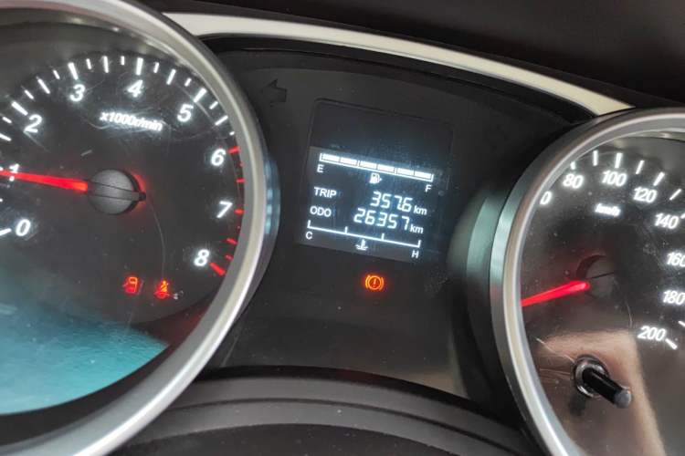 Used Wuling Hongguang 2021 1.5L Facelifted S Comfort Version with Electric Power Steering LAR Odometer Close Up