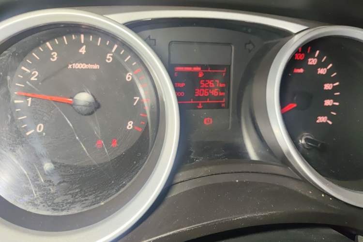 Used Wuling Hongguang 2021 1.5L S Standard Version LAR Odometer Close Up