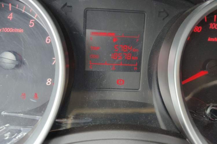 Used Wuling Hongguang 2021 1.5L S Comfort Edition LAR Odometer Close Up