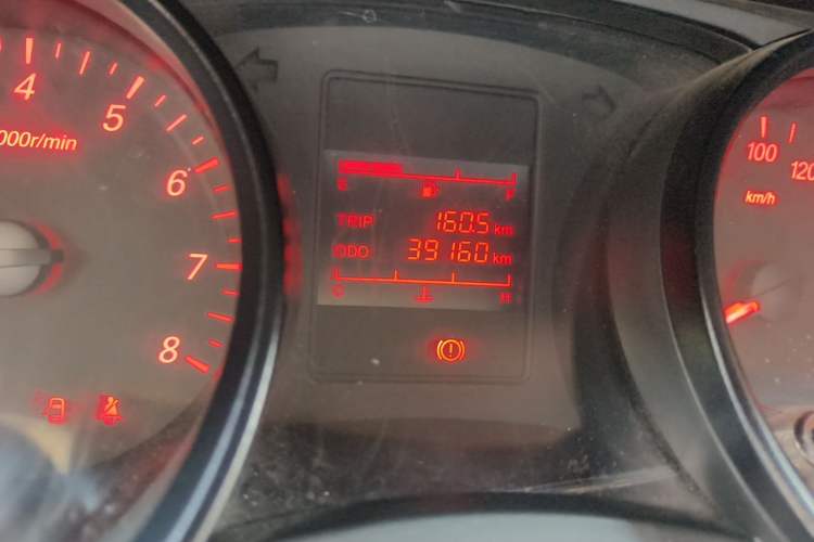 Used Wuling Hongguang 2021 1.5L Revised S Base Version with Electric Power Steering LAR Odometer Close Up