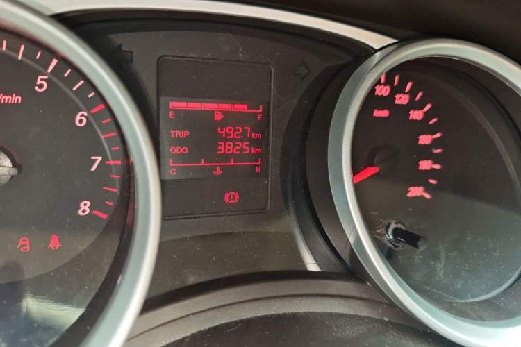 Used Wuling Hongguang 2021 1.5L Revised S Standard Version Hydraulic-Power-Assisted LAR Odometer Close Up