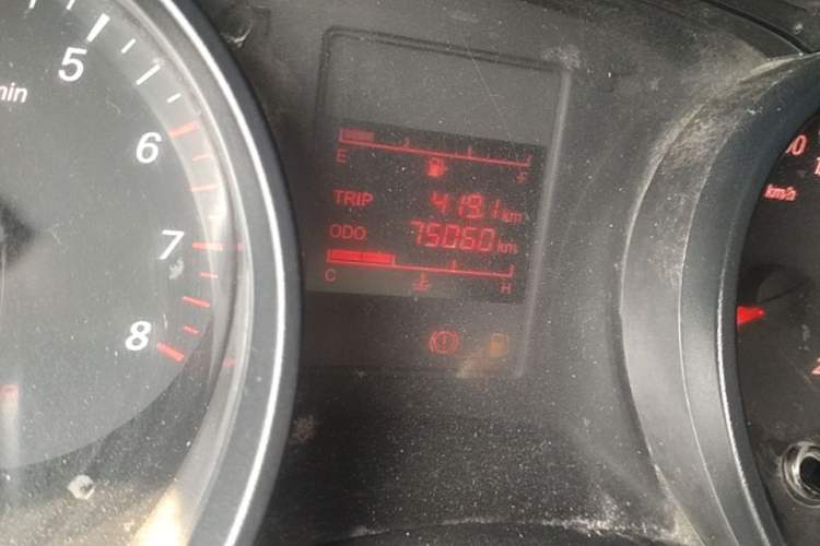 Used Wuling Hongguang 2021 1.5L S Base Version LAR Odometer Close Up