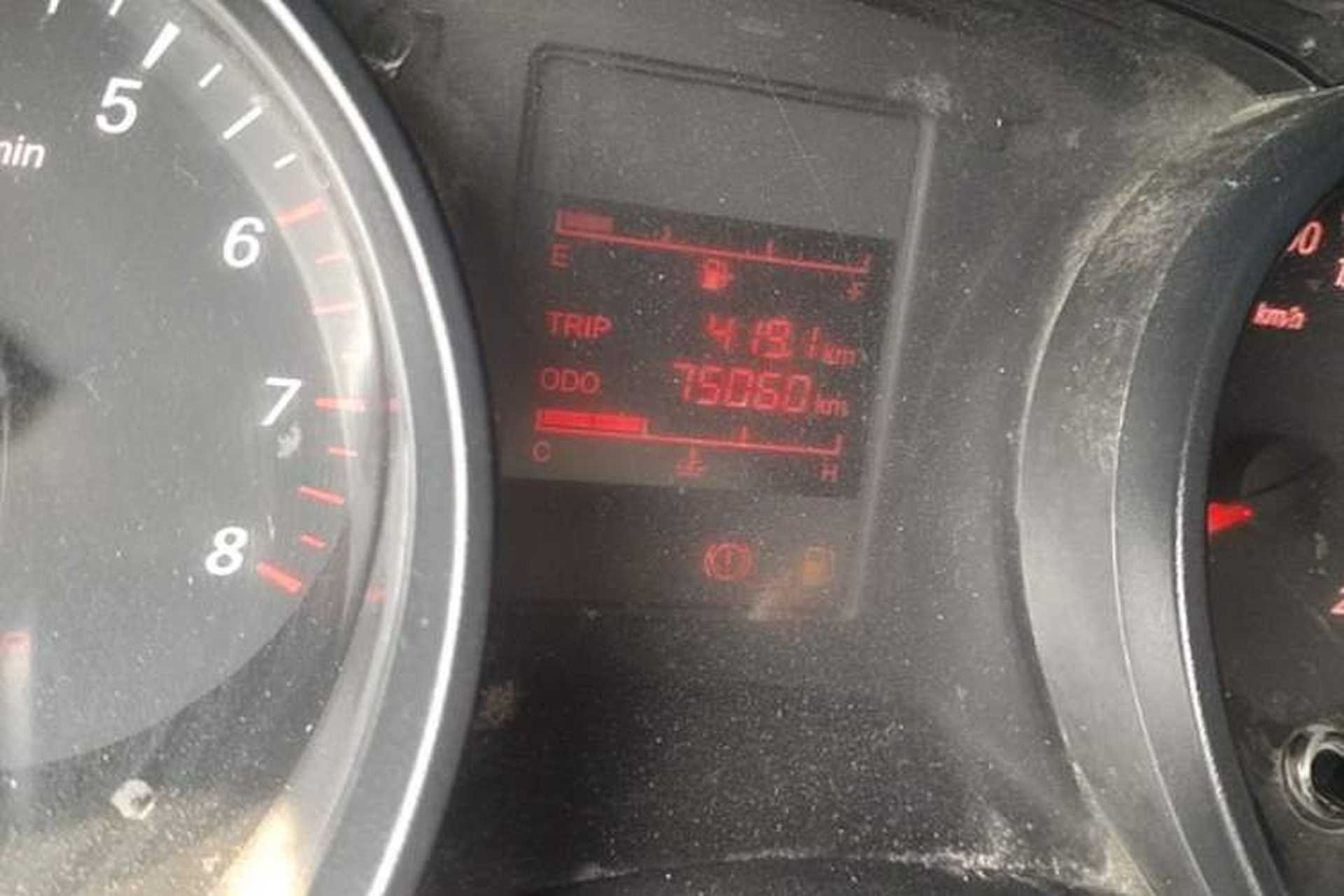 Used Wuling Hongguang 2021 1.5L S Base Version LAR Odometer Close Up